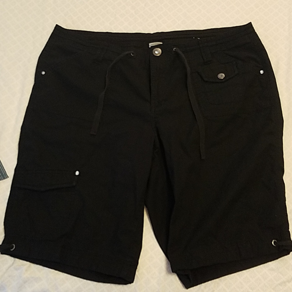 Black Bermuda shorts with bling